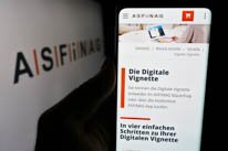 Feuerrote Vignette wird letzte Klebevignette